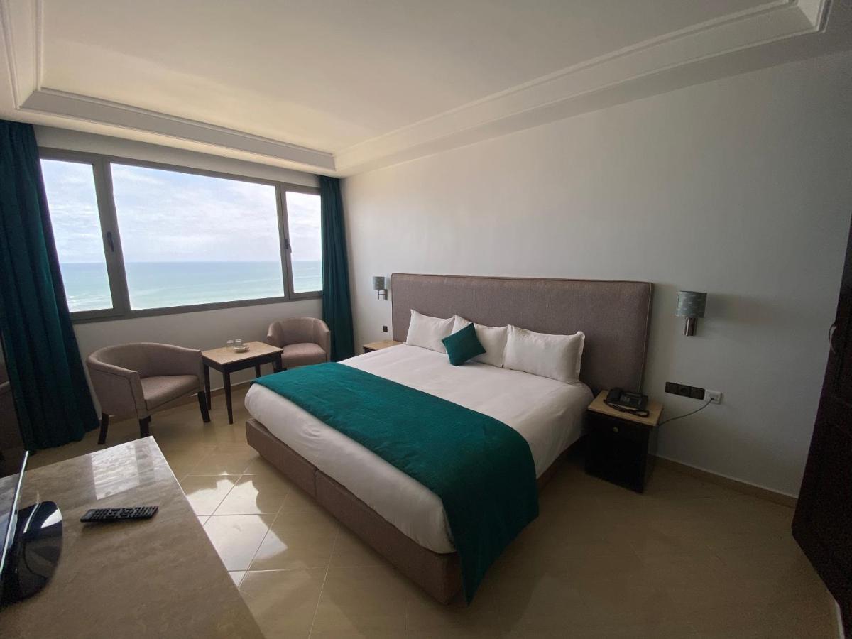 Azur Hotel 4*