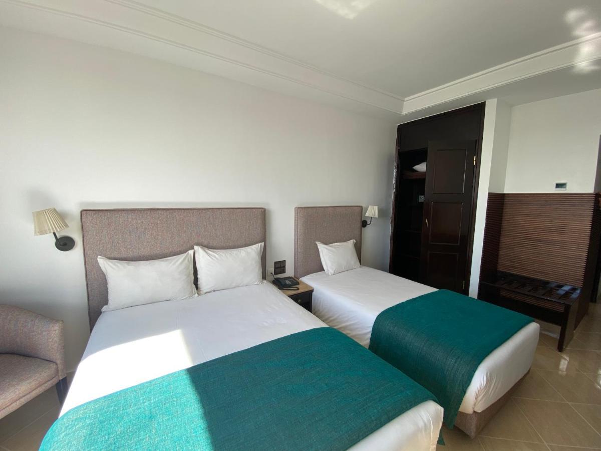 Azur Hotel 4*